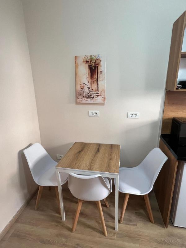 Modern Piazza Place - image 10