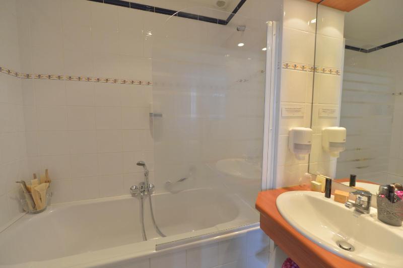 Superior Double Room with Views of the Loire River image 4