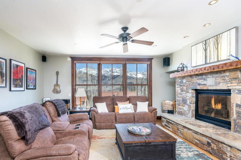 Slopeside Reserve Condo - image 1