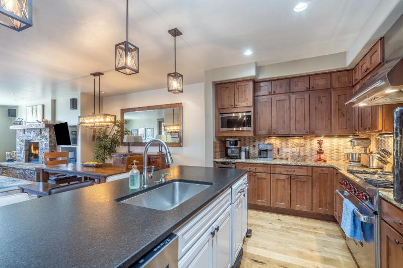 Slopeside Reserve Condo - image 11