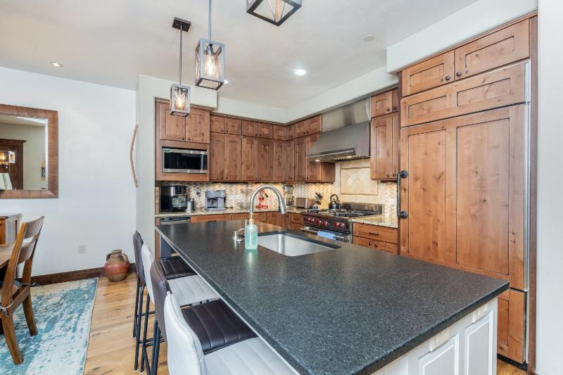 Slopeside Reserve Condo - image 4
