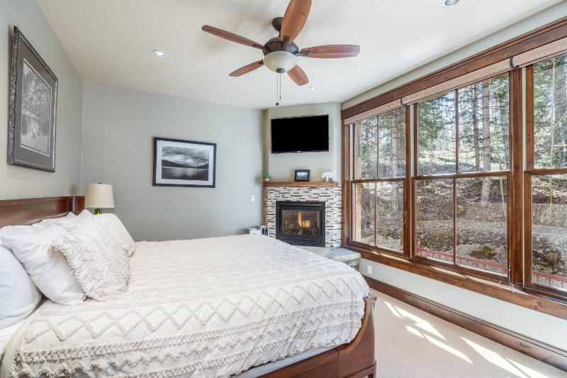 Slopeside Reserve Condo - image 5