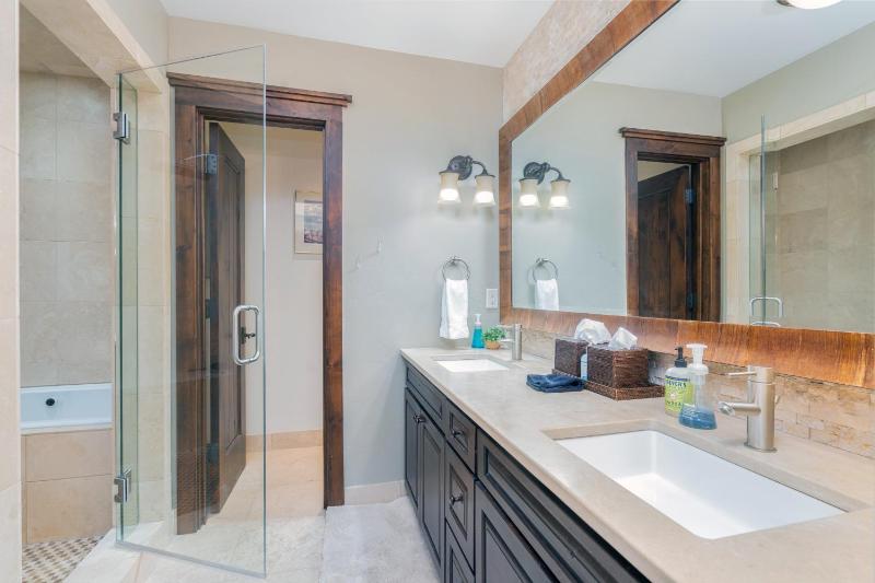 Slopeside Reserve Condo - image 15