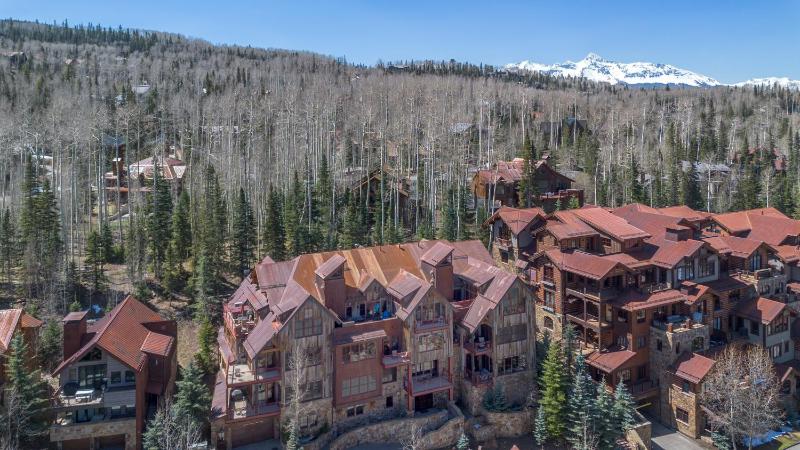 Slopeside Reserve Condo - image 10