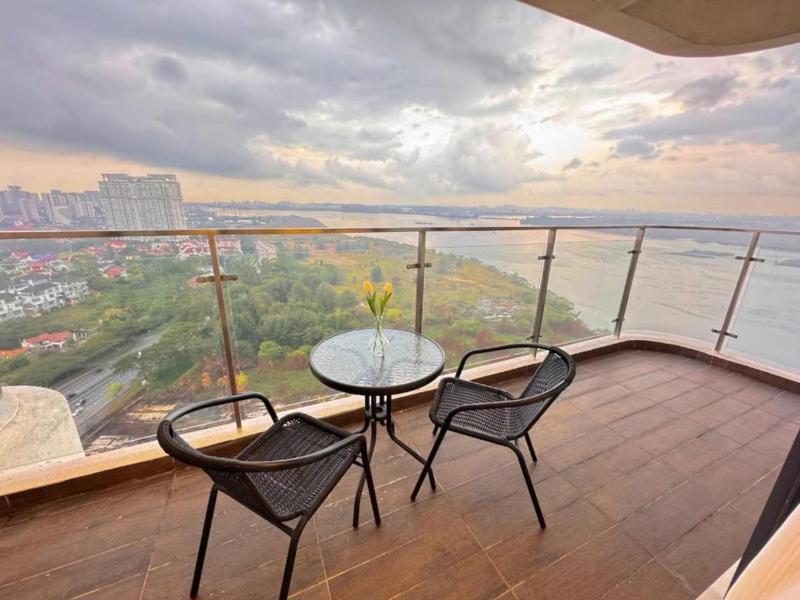 Modern Unblocked Sea & City Views  Netflix 6-11pax - image 19
