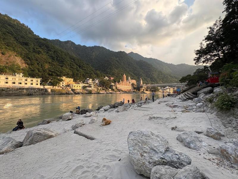 Retreat Stay AC 1BHK Walk to Ganga Upper Tapovan - image 14