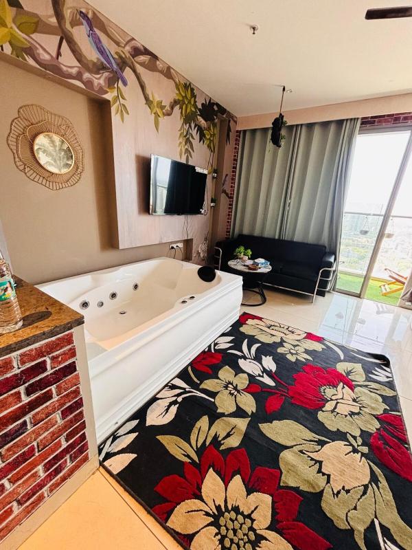 Nature Escape Jacuzzi Apartment - image 27