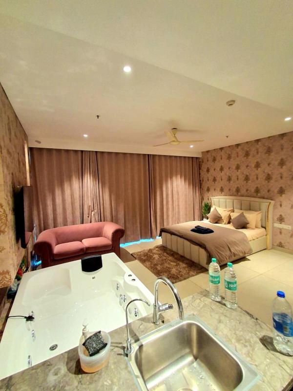 The Story Luxury Jacuzzi Apartment - image 6