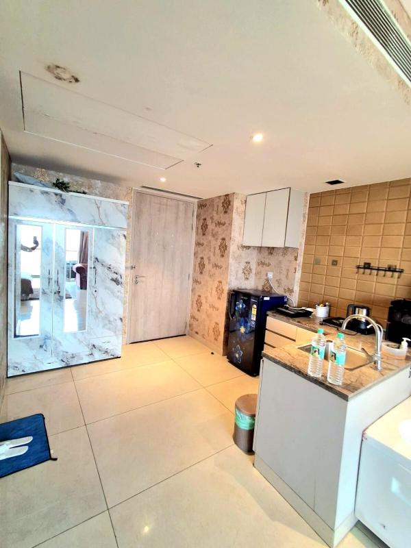 The Story Luxury Jacuzzi Apartment - image 2