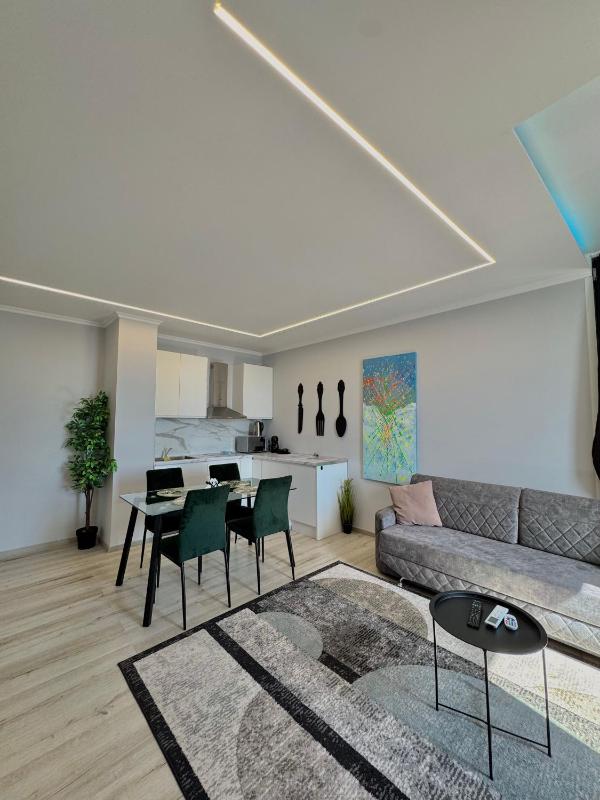 Sea & City Apartment Durrës - image 13