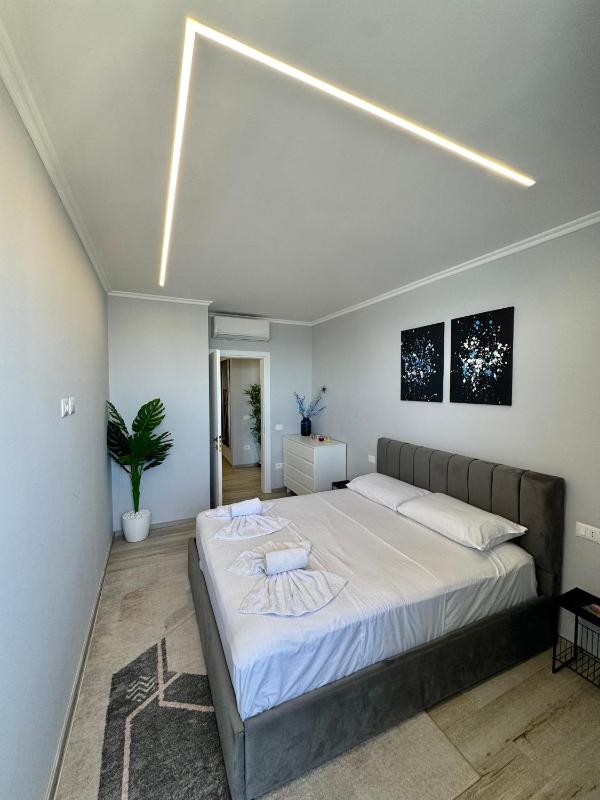 Sea & City Apartment Durrës - image 10