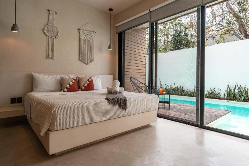 Boho Chic 5 BR Villa Private pool & Roof Bar - image 4