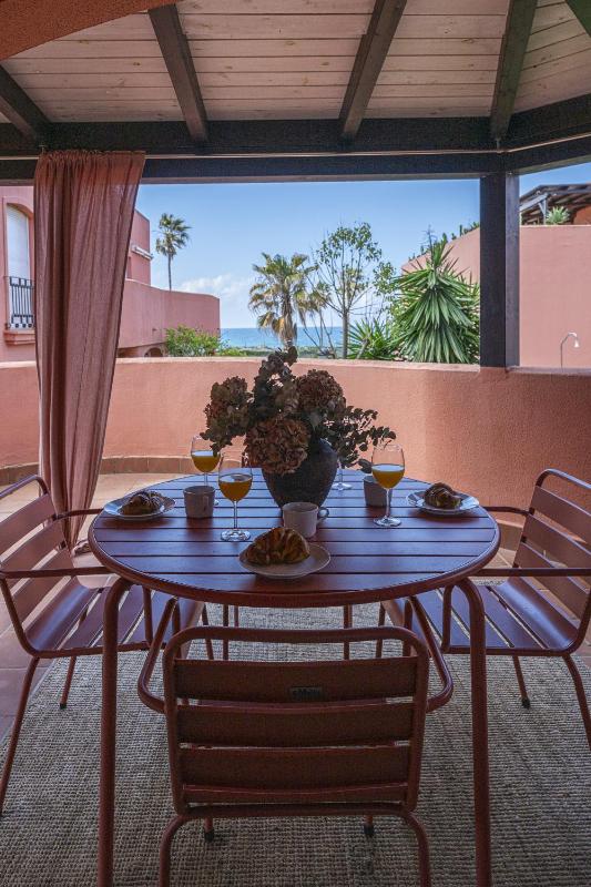 Encantador apartamento con balcón piscina y vista al mar - image 7