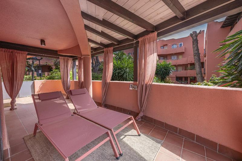 Encantador apartamento con balcón piscina y vista al mar - image 8