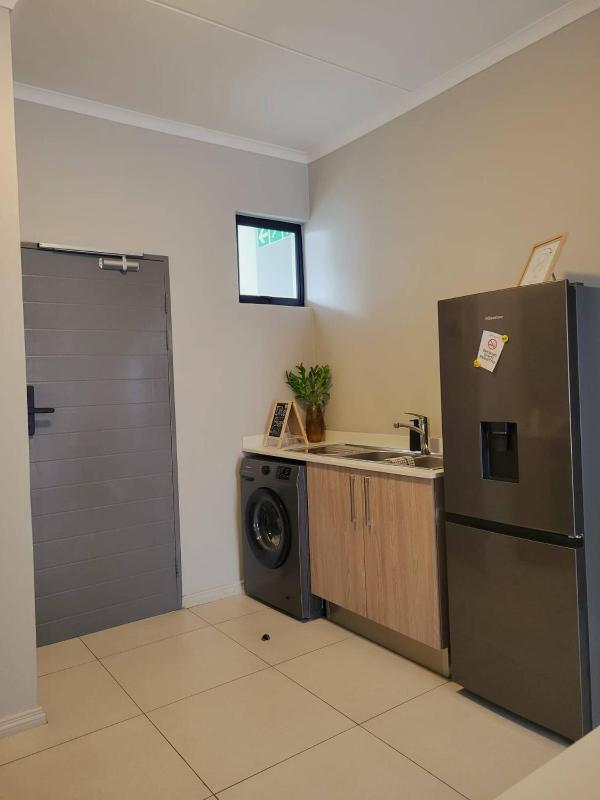 Cozy 1-Bed in Midrand - image 13