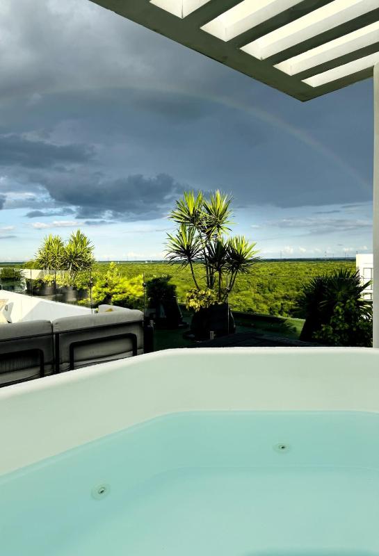 Luxury Oasis Condo Pools Rooftop & Paddle Tennis - image 28
