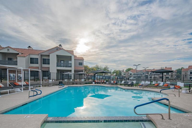 Golfers 2BR 2 Min to Dine & Shop Fully Stocked - image 23