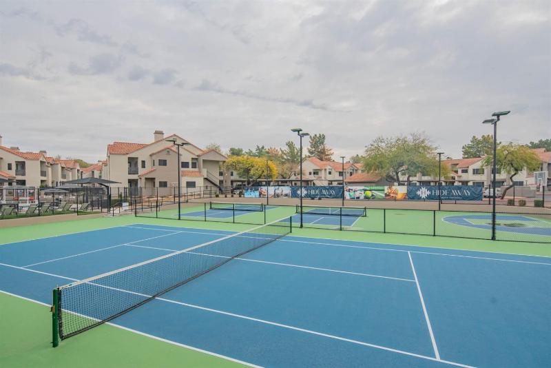 Sleek 2BR Workcation Suite near Kierland District H2272 - image 12