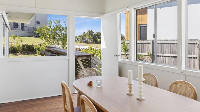 SUL Mare - Just Steps From Pippi Beach - Holiday Yamba - image 10