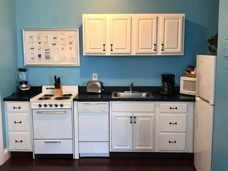 Three Duval Street Suites w parking and pool - image 21