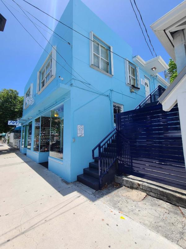 Three Duval Street Suites w parking and pool - image 17