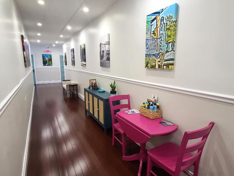Four Suites on Duval Street w parking and pool - image 38