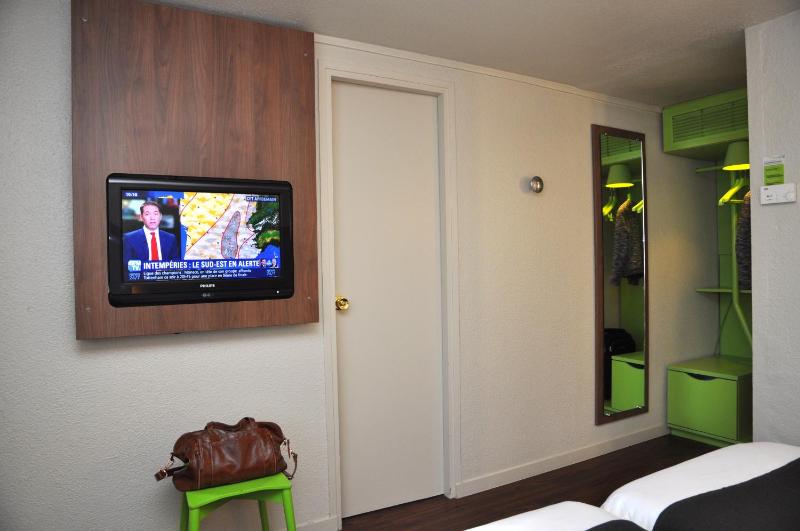 Family Room image 4