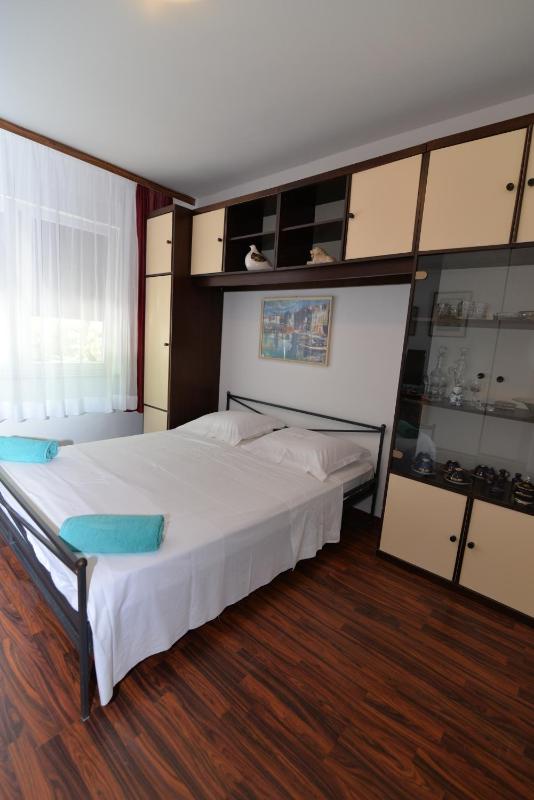 Apartment image 3