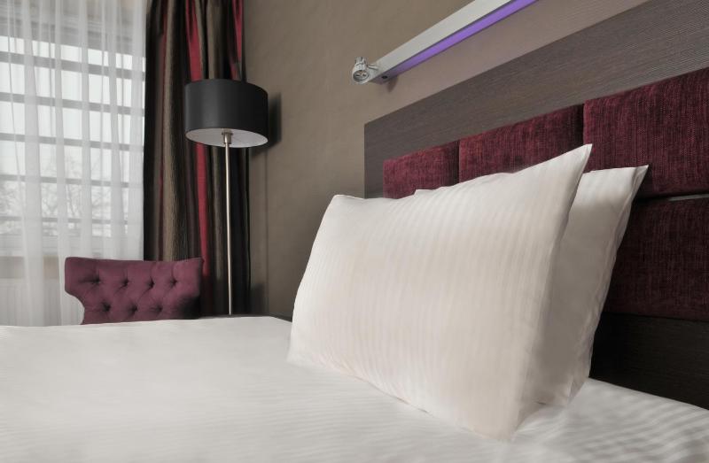 Superior King Room image 3