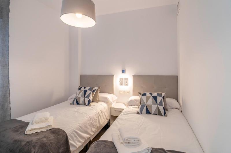 Casa Faro Apartment with private rooftop terrace 5 minutes from La Viborilla beach Benalmádena - image 13