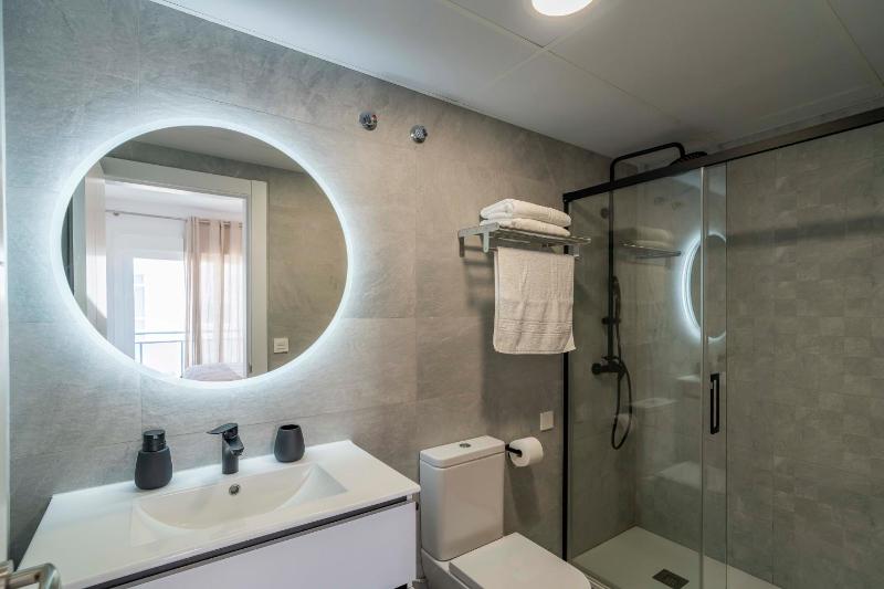 Casa Faro Apartment with private rooftop terrace 5 minutes from La Viborilla beach Benalmádena - image 10