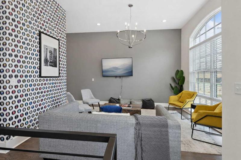 2 West End Homes with Stunning Rooftop Views - image 11