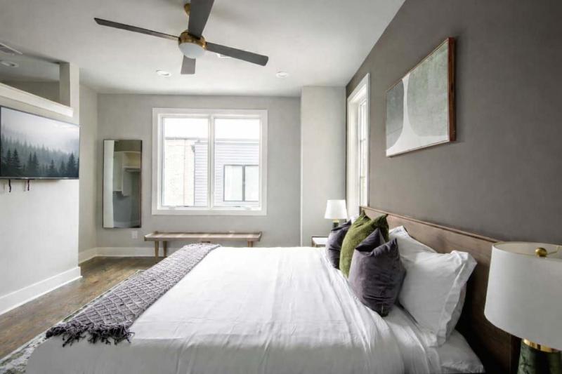 2 West End Homes with Stunning Rooftop Views - image 15
