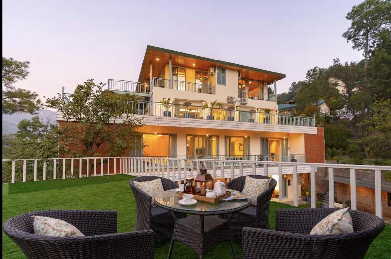 Aykon Villa Estate Best Luxury Villa In Kasauli - image 22