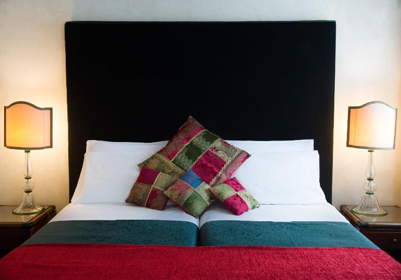 Economy Double or Twin Room image 4