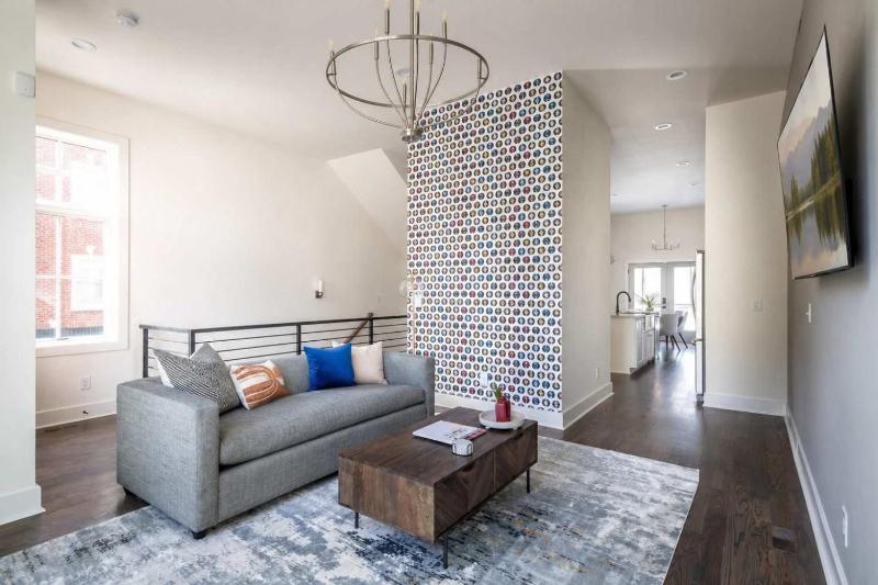 2 West End Homes with Stunning Rooftop Views - image 12