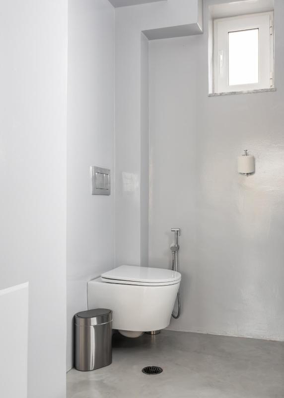 Central Apt Private Balcony & Rooftop Access - CT1 - image 7