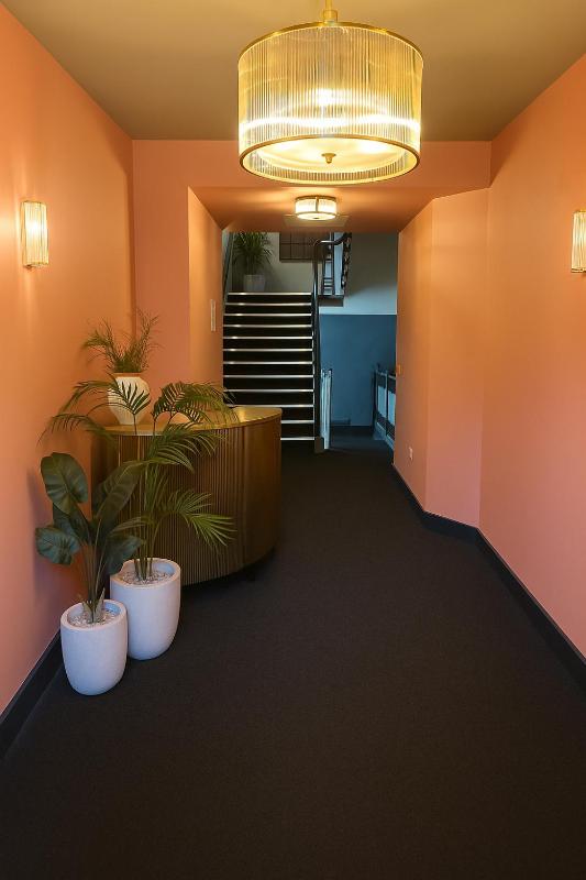 PrimeDeluxe Aparthotel - image 1