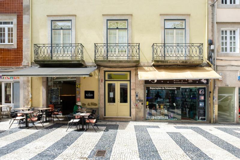 Cedofeita Balcony Apartment W AC Downtown - image 43