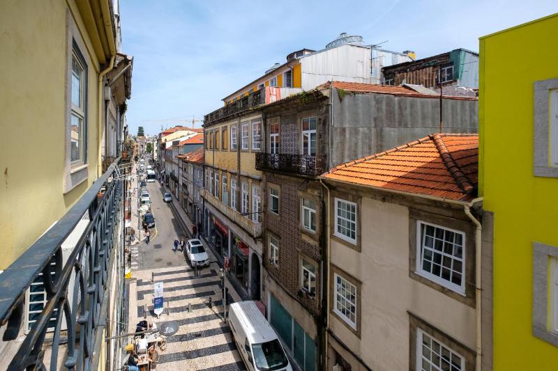 Cedofeita Balcony Apartment W AC Downtown - image 33
