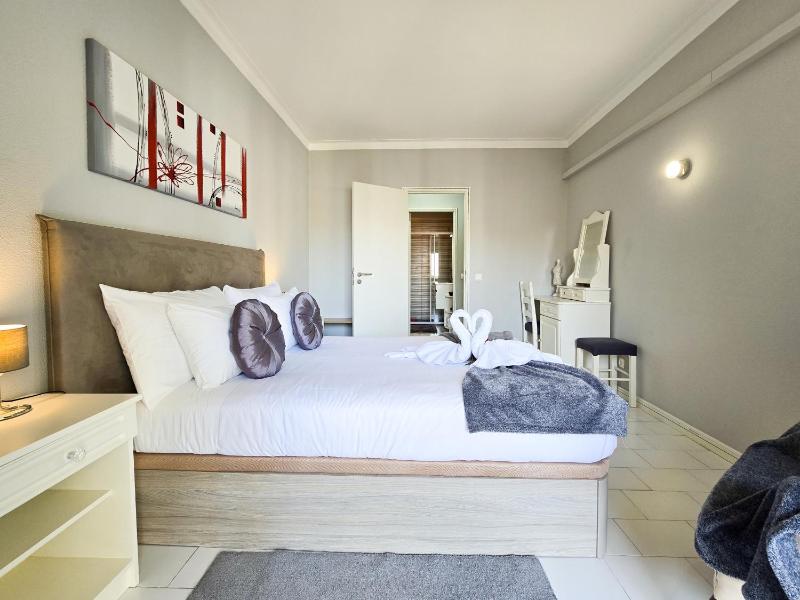 Apartment Praia Rocha Cinza - image 25