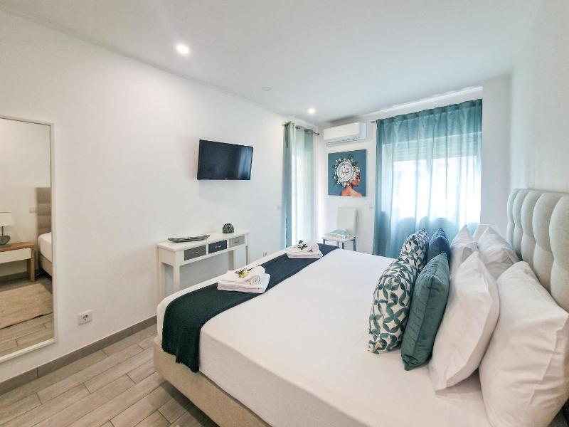 Apartment Praia Rocha Tropical - image 16
