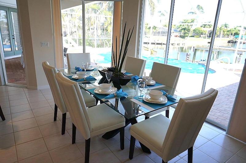 Central pool/spa home with direct access to the Gulf 1001 - image 8