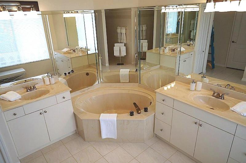 Central pool/spa home with direct access to the Gulf 1001 - image 29