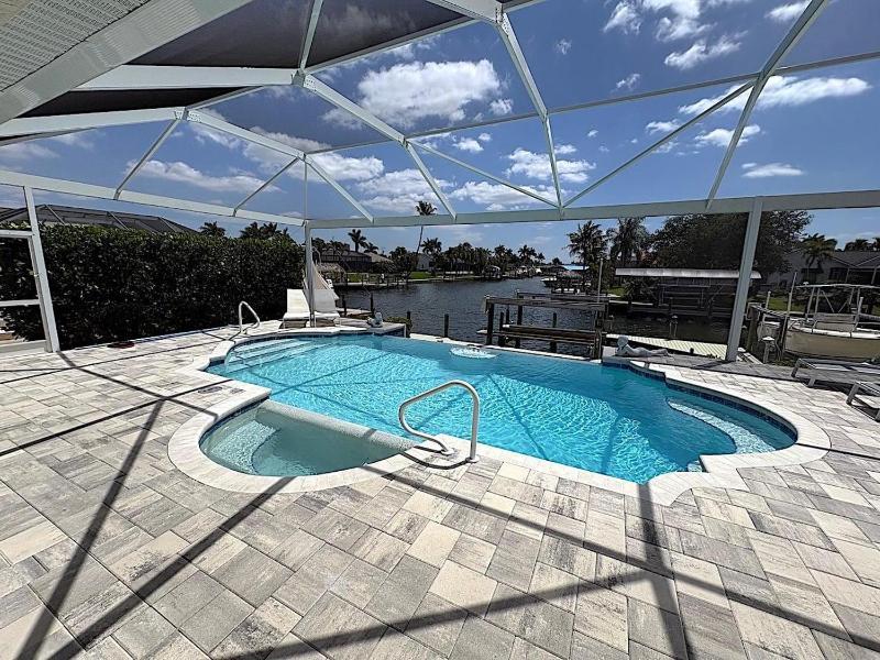 Central pool/spa home with direct access to the Gulf 1001 - image 25