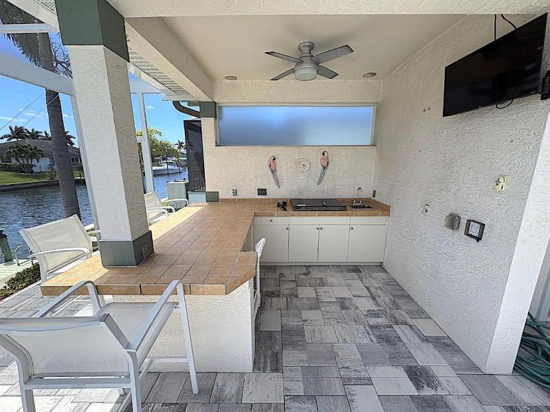 Central pool/spa home with direct access to the Gulf 1001 - image 11