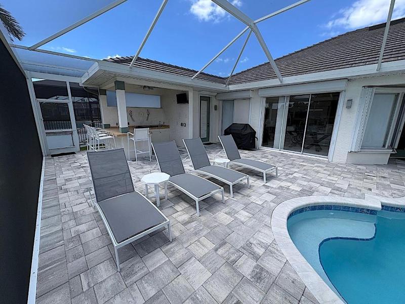 Central pool/spa home with direct access to the Gulf 1001 - image 35