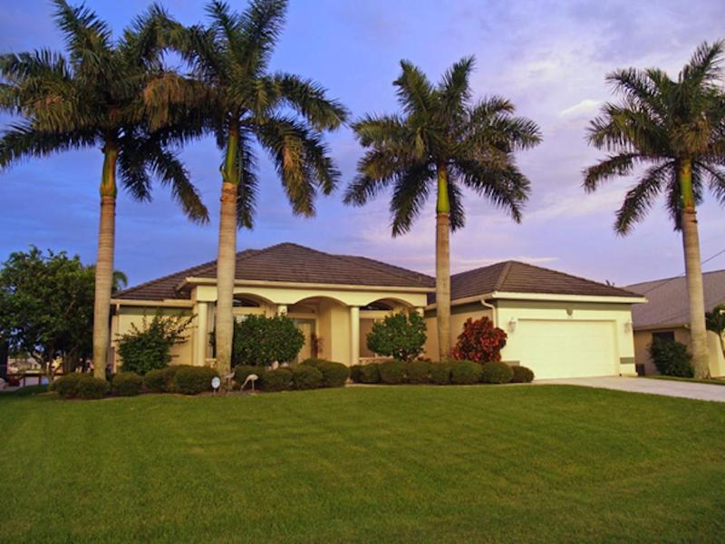 Central pool/spa home with direct access to the Gulf 1001 - image 5