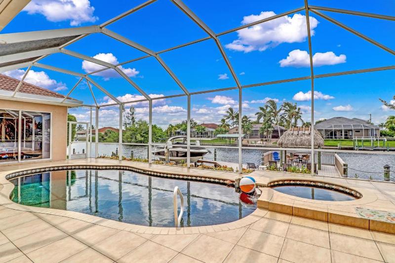 Blue Water Pool/Spa home in SW Cape Coral 1022 - image 1