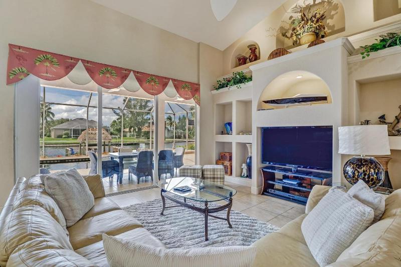 Blue Water Pool/Spa home in SW Cape Coral 1022 - image 9
